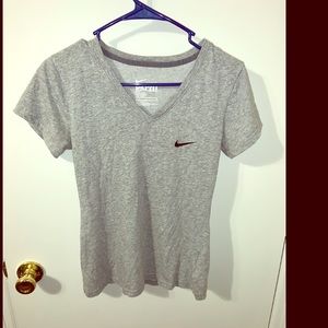 NIKE Womens small vneck